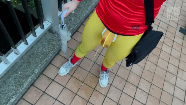 Axel Wets Himself in the Street 4